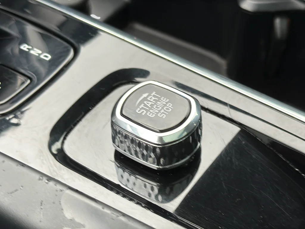 Used 2023 Black Volvo B5 Plus Dark Theme image 39