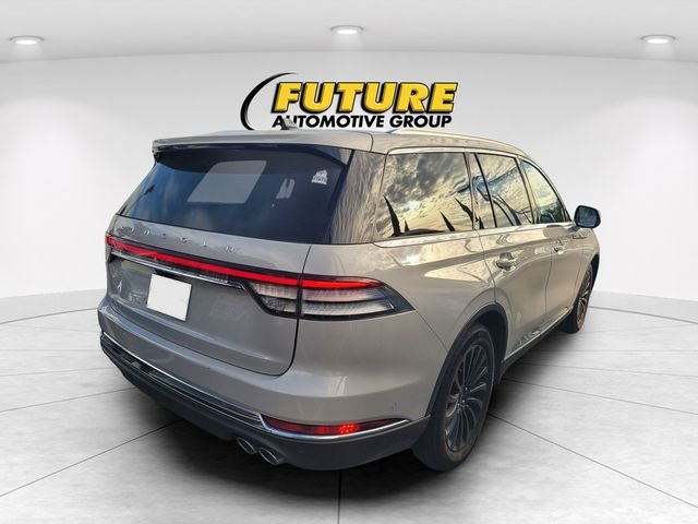 Used 2023 White Lincoln Reserve image 3