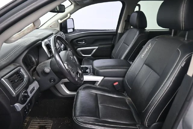 Used 2018 Silver Nissan PRO-4X image 22