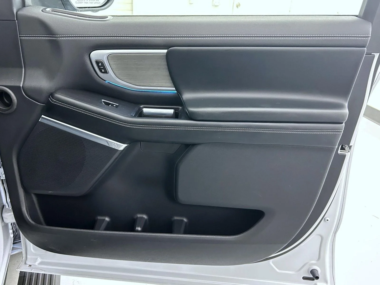 Used 2025 Silver Ford Platinum image 18