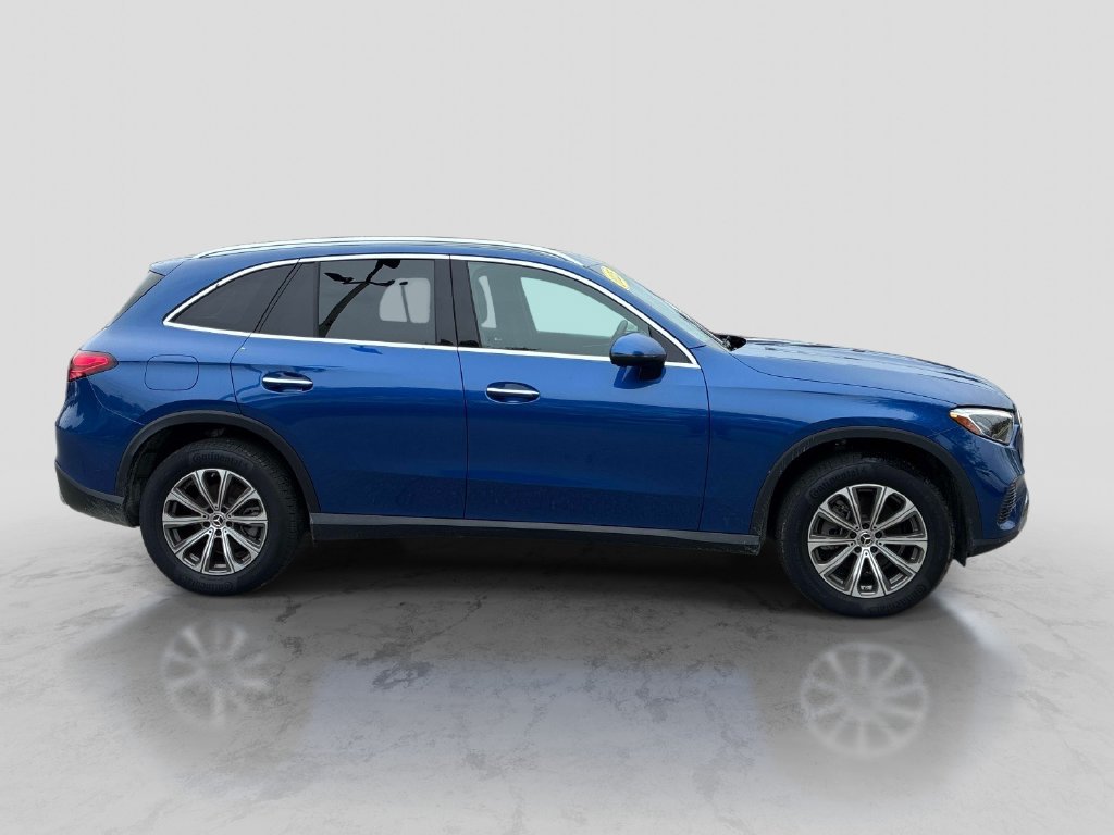 Used 2025  Mercedes-Benz GLC 300 image 8