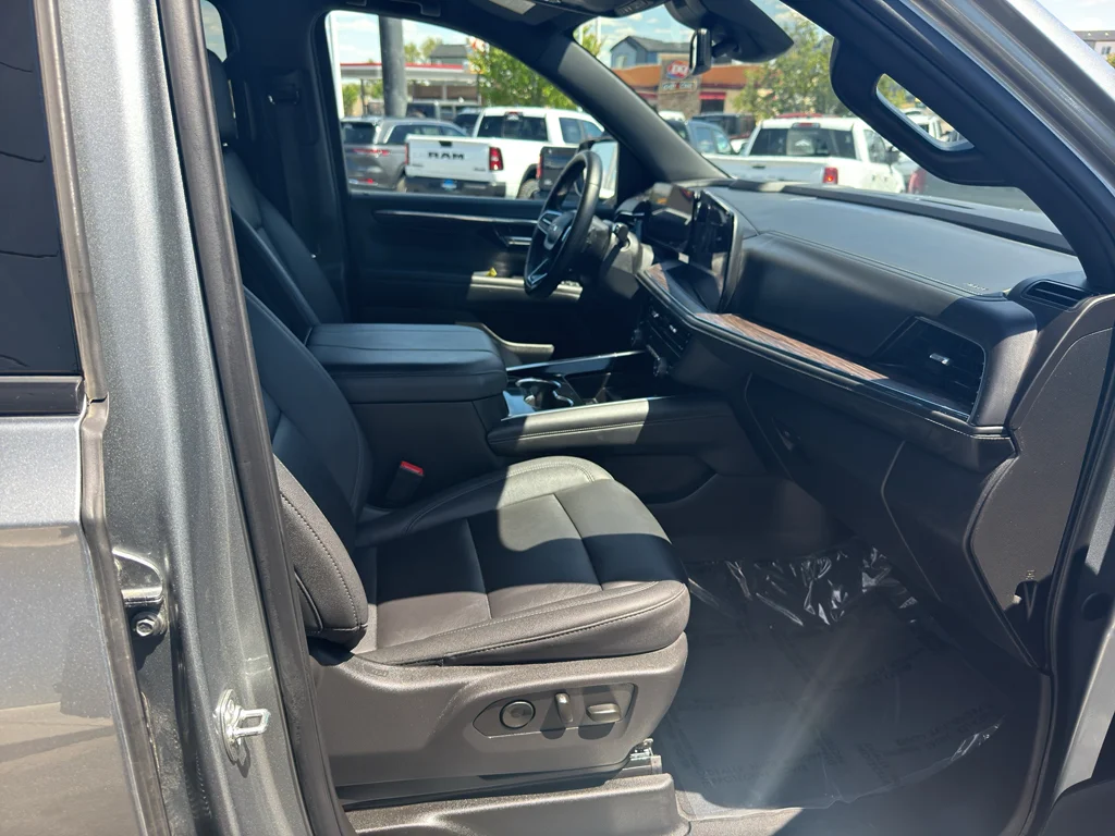 Used 2025 Gray Chevrolet Z71 image 10