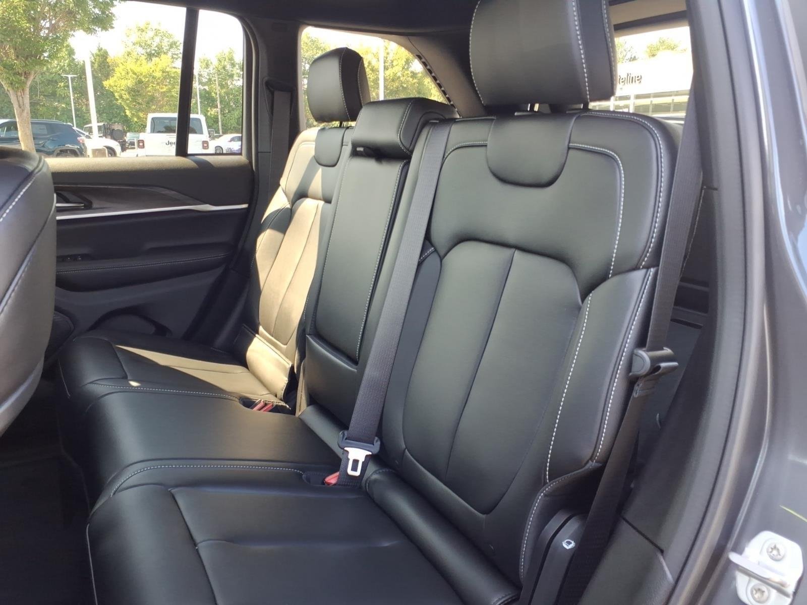 New 2026 Silver Zynith Jeep Laredo Altitude image 19