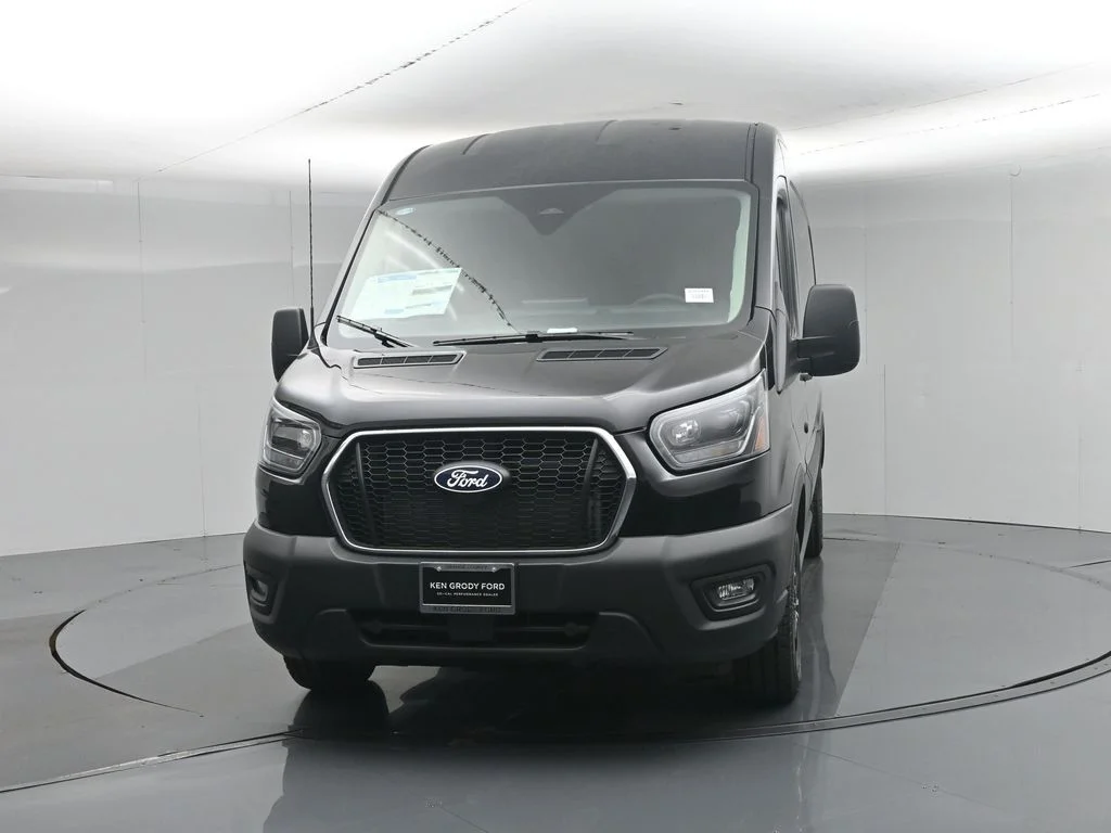 New 2026 Agate Black Metallic Ford Base image 52