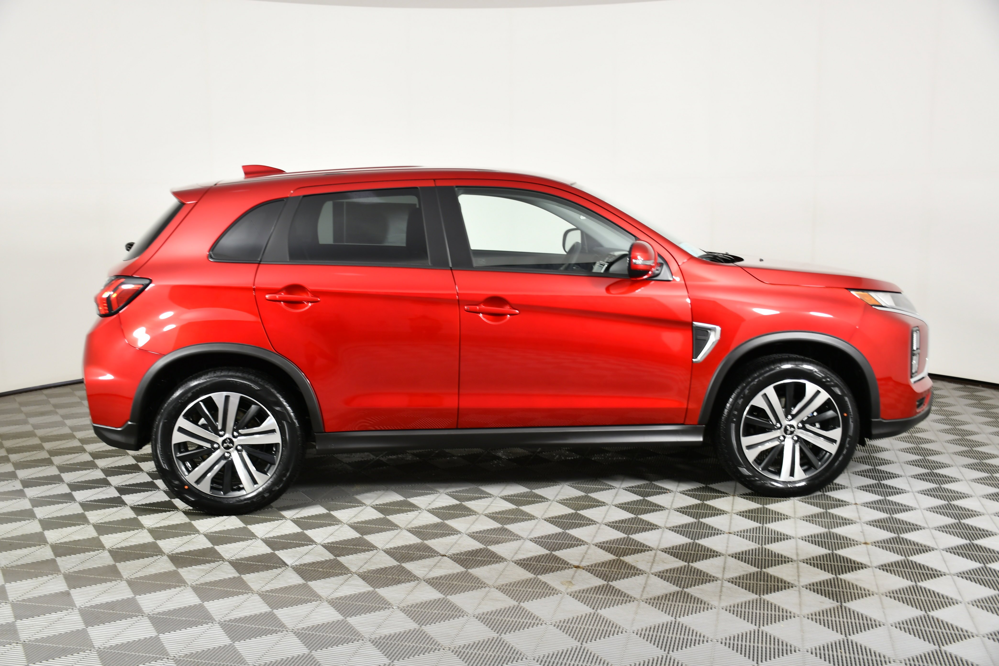 New 2026 Red Diamond Mitsubishi SE image 5