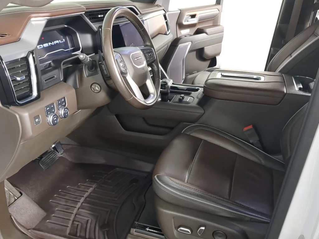 Used 2022 White GMC Denali image 11