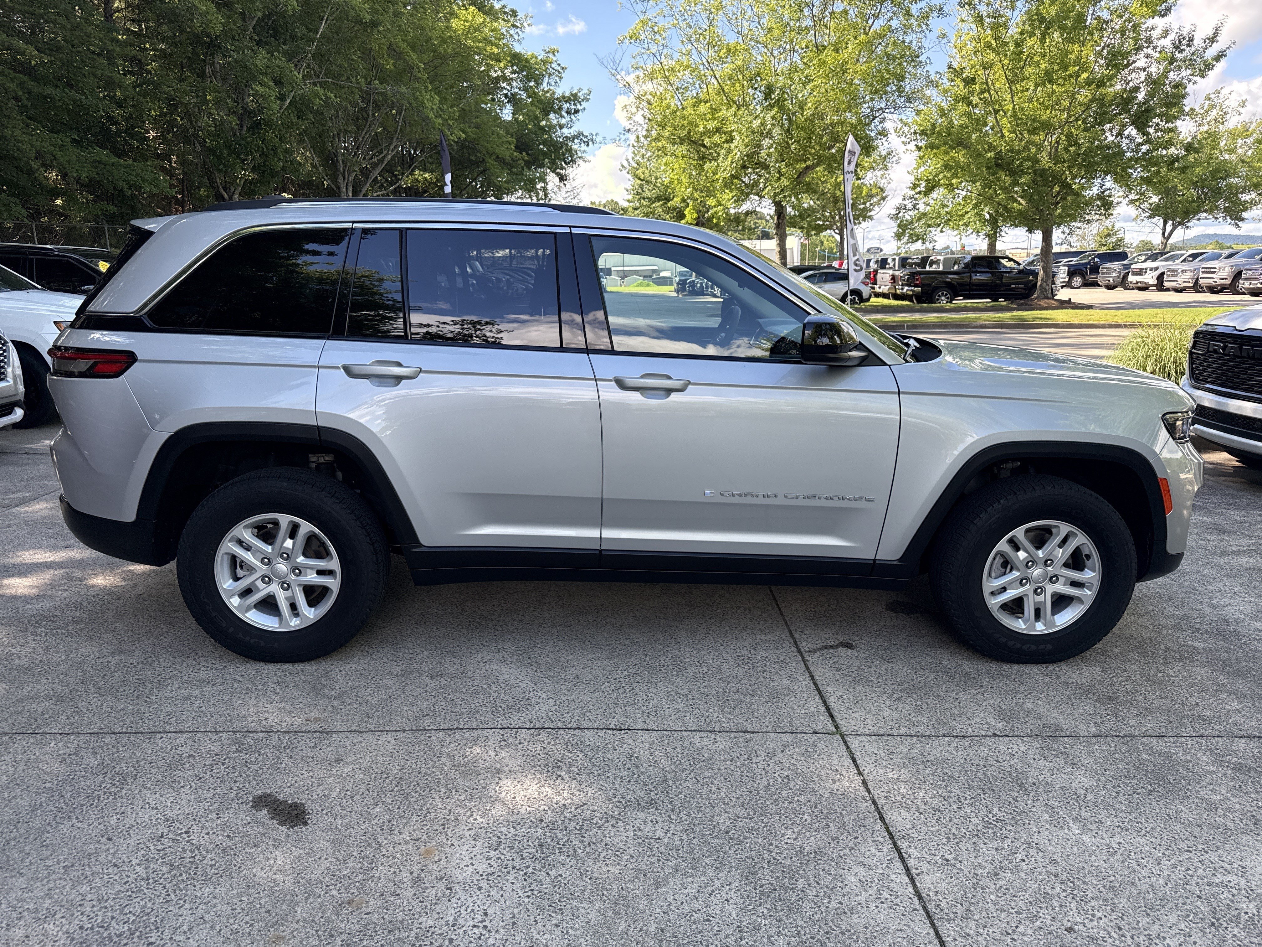 Certified Used 2023 Silver Zynith Jeep Laredo image 8