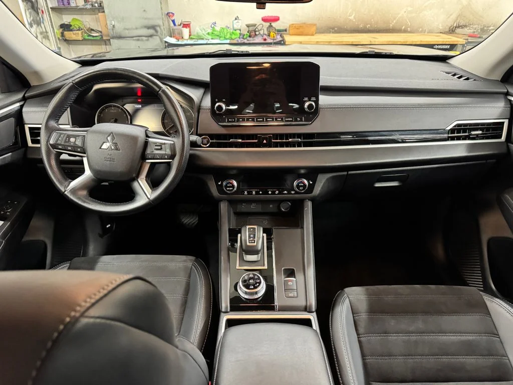 Used 2024 Gray Mitsubishi SE image 17