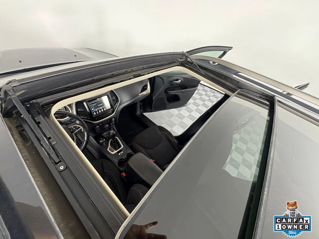 Used 2017 Black Jeep Latitude image 28