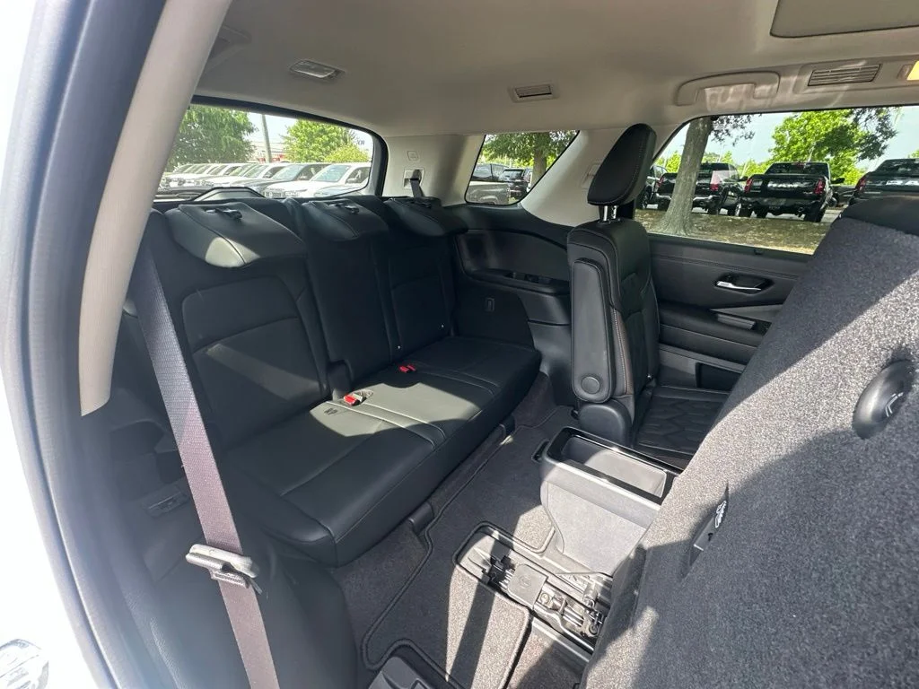 New 2026 Everest White Pearl TriCoat Nissan Platinum image 17