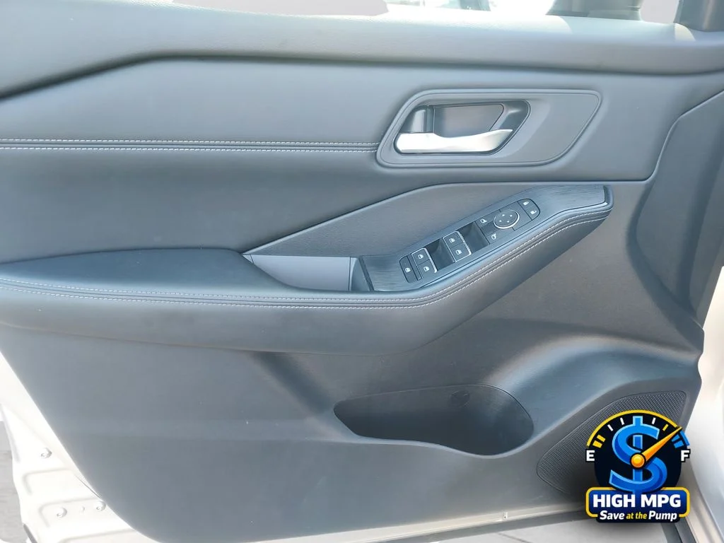 Used 2024 Gold Nissan SL image 27
