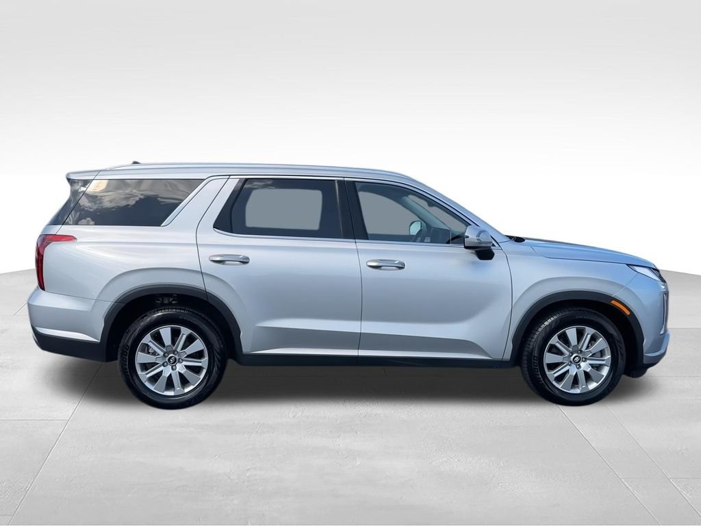 Used 2025 Silver Hyundai SEL image 9