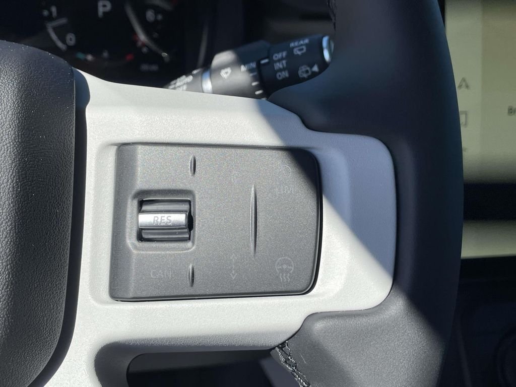 New 2026 Fuji White Land Rover S image 33