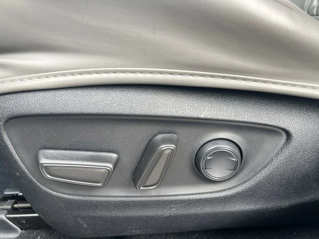Used 2022  Toyota XLE image 33