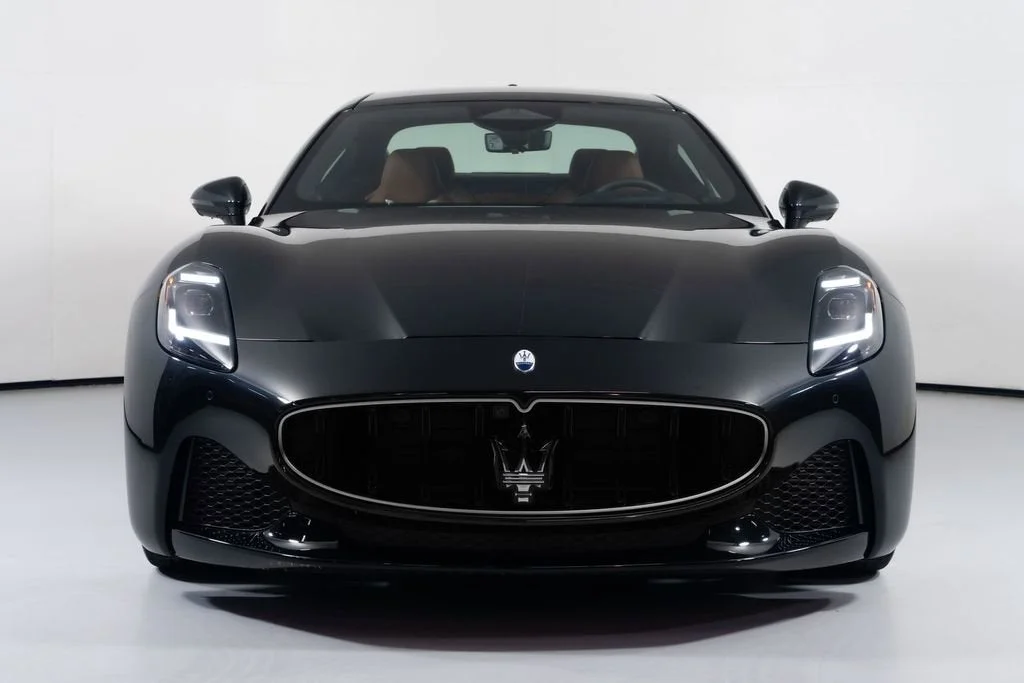 Used 2025 Nero Assoluto Metallic Maserati Granturismo image 10