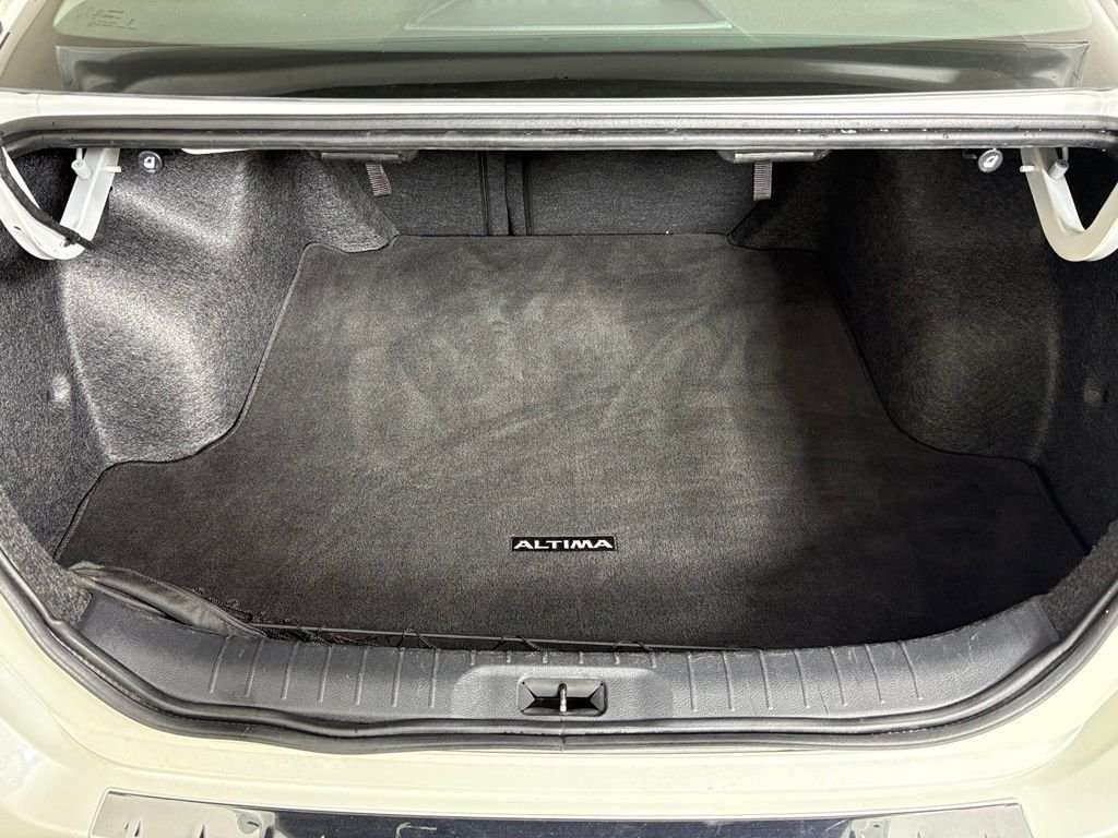 Used 2023 White Nissan 2.5 SV image 18