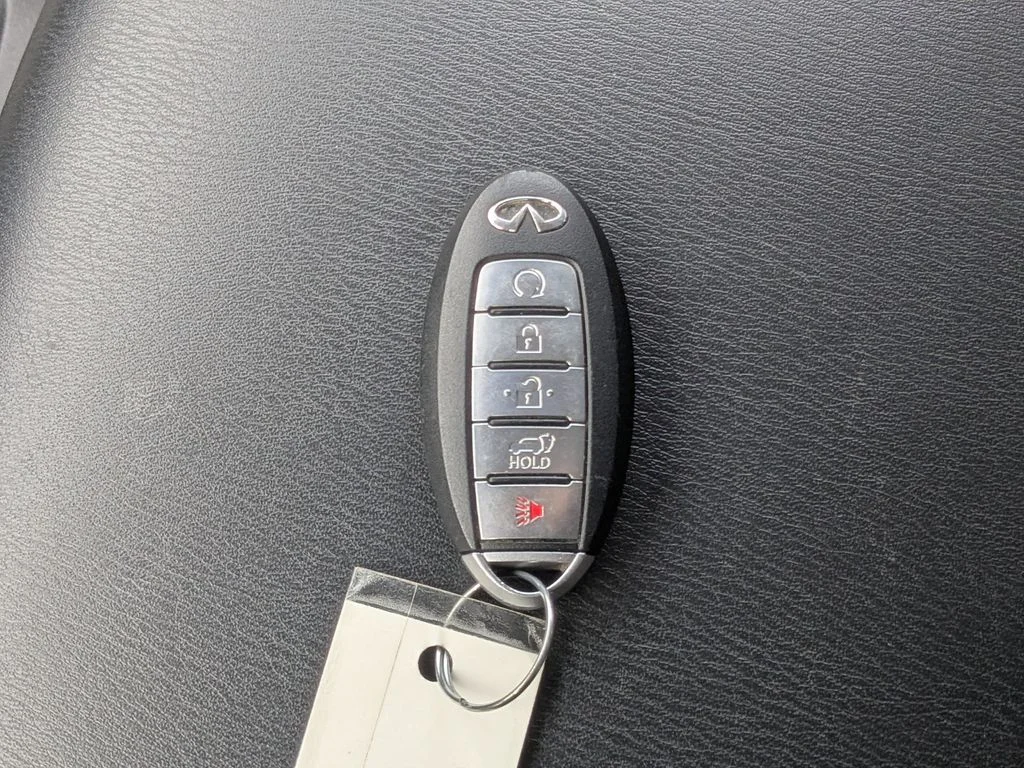 Used 2024 Gray INFINITI Premium Select image 33