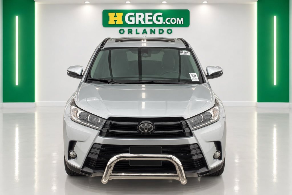 Used 2017 Celestial Silver Metallic Toyota SE image 5