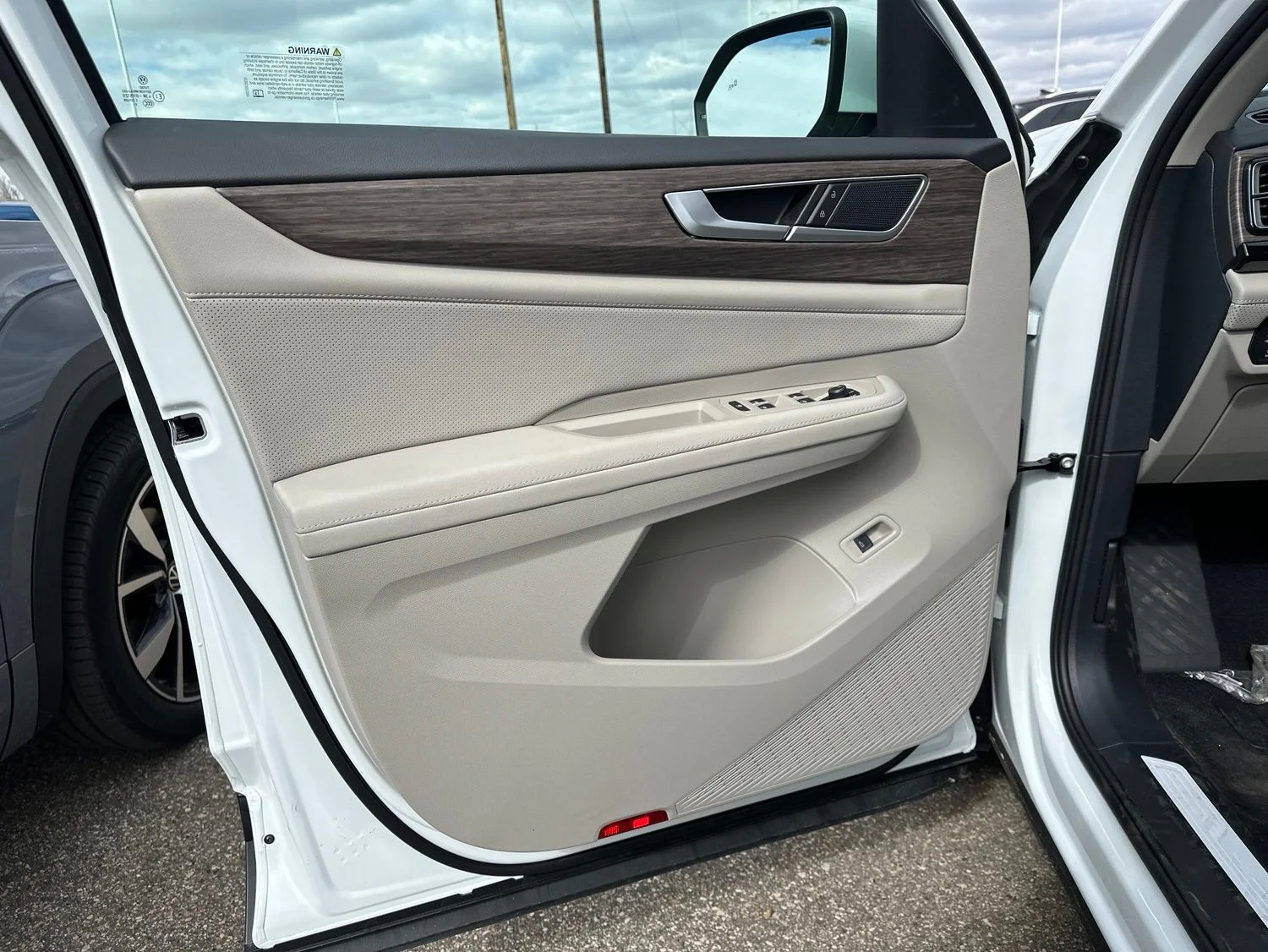 New 2026 White/off-white Volkswagen 2.0T SEL image 16
