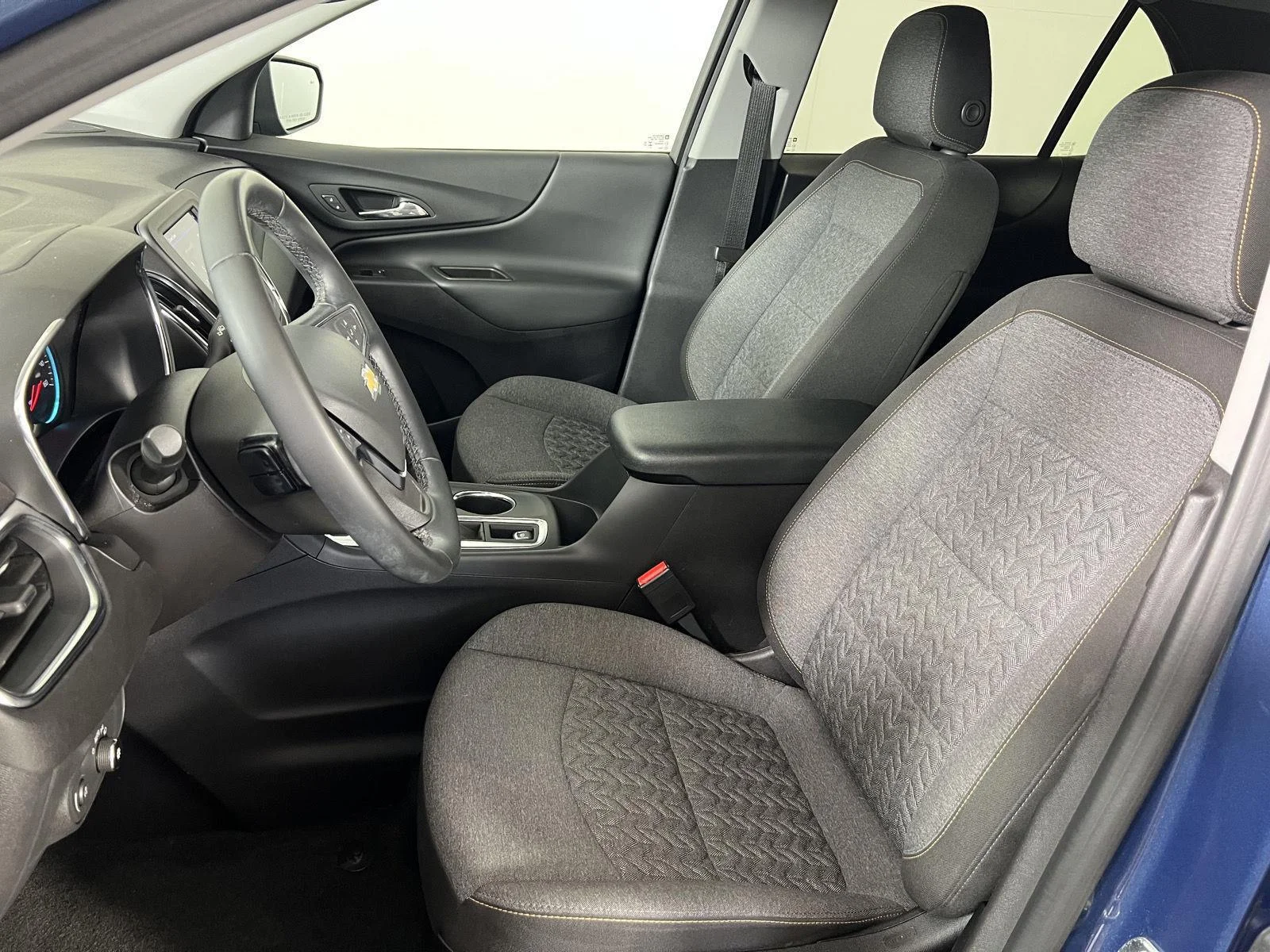 Used 2024 Lakeshore Blue Metallic Chevrolet LT image 4