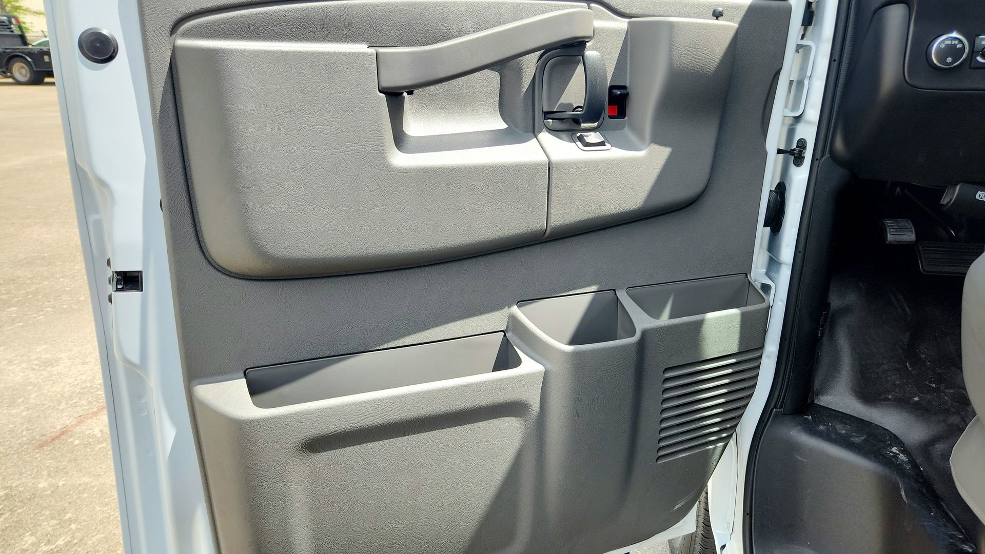 2026 Chevrolet Express Cargo Work Van - Photo 19