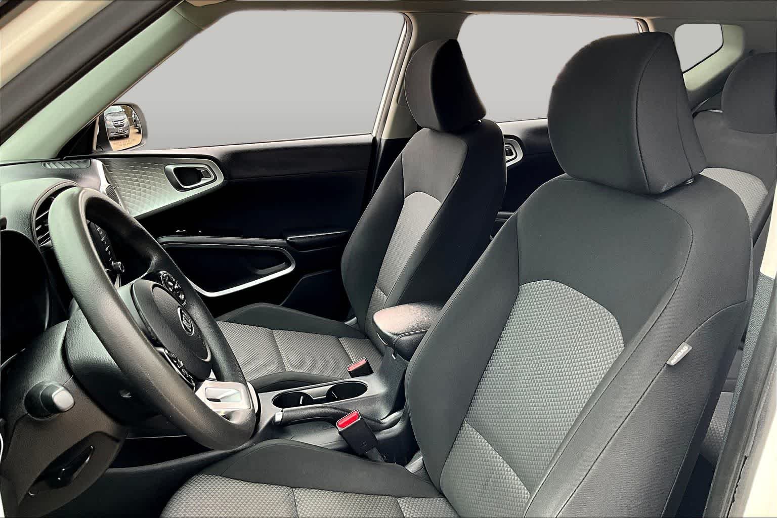Used 2021 Snow White Pearl Kia LX image 8