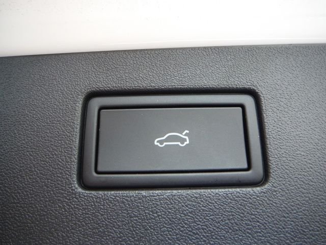 Used 2026 White Volkswagen SE image 29