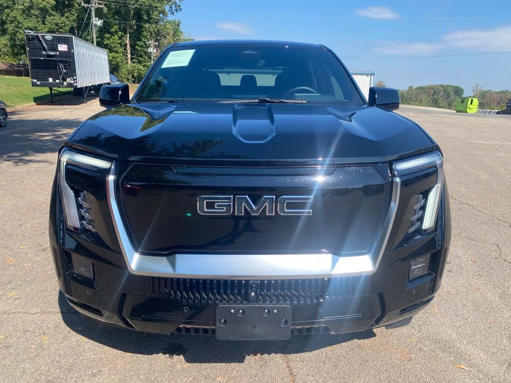Used 2025 Onyx Black GMC Max Range Denali image 8