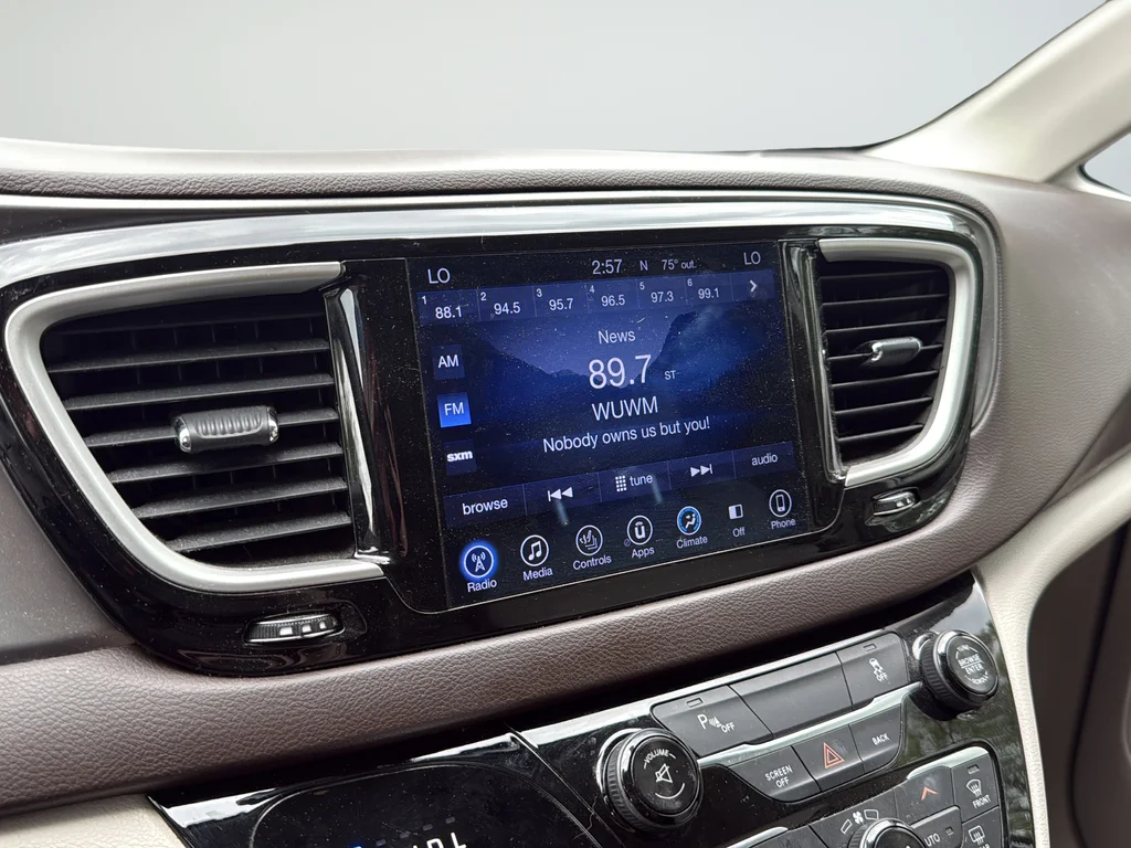 Used 2017 White Chrysler Touring L image 14