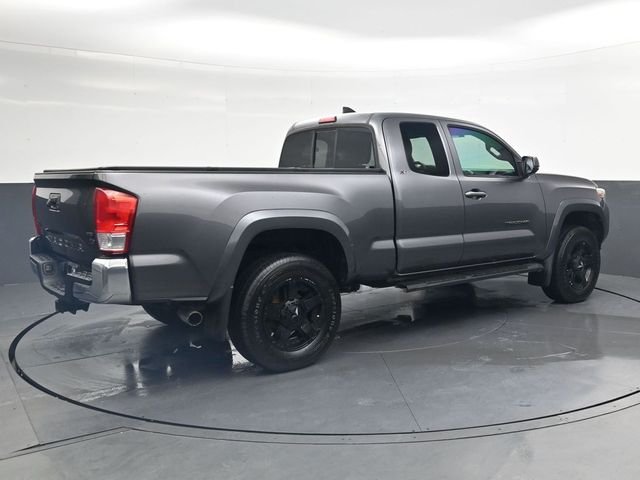Used 2016 Gray Toyota SR5 image 4
