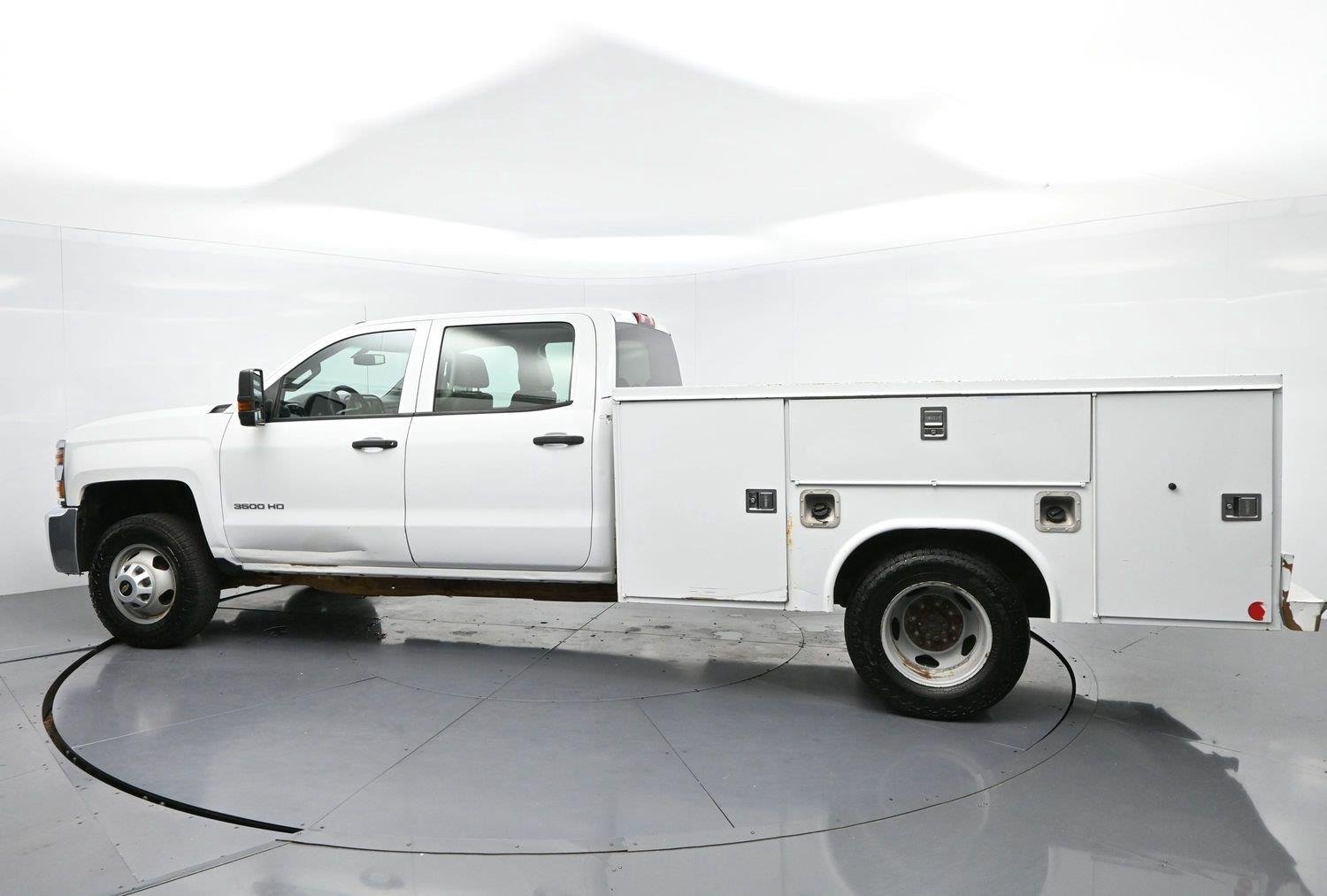 Used 2019 SUMMIT WHITE Chevrolet WT image 5
