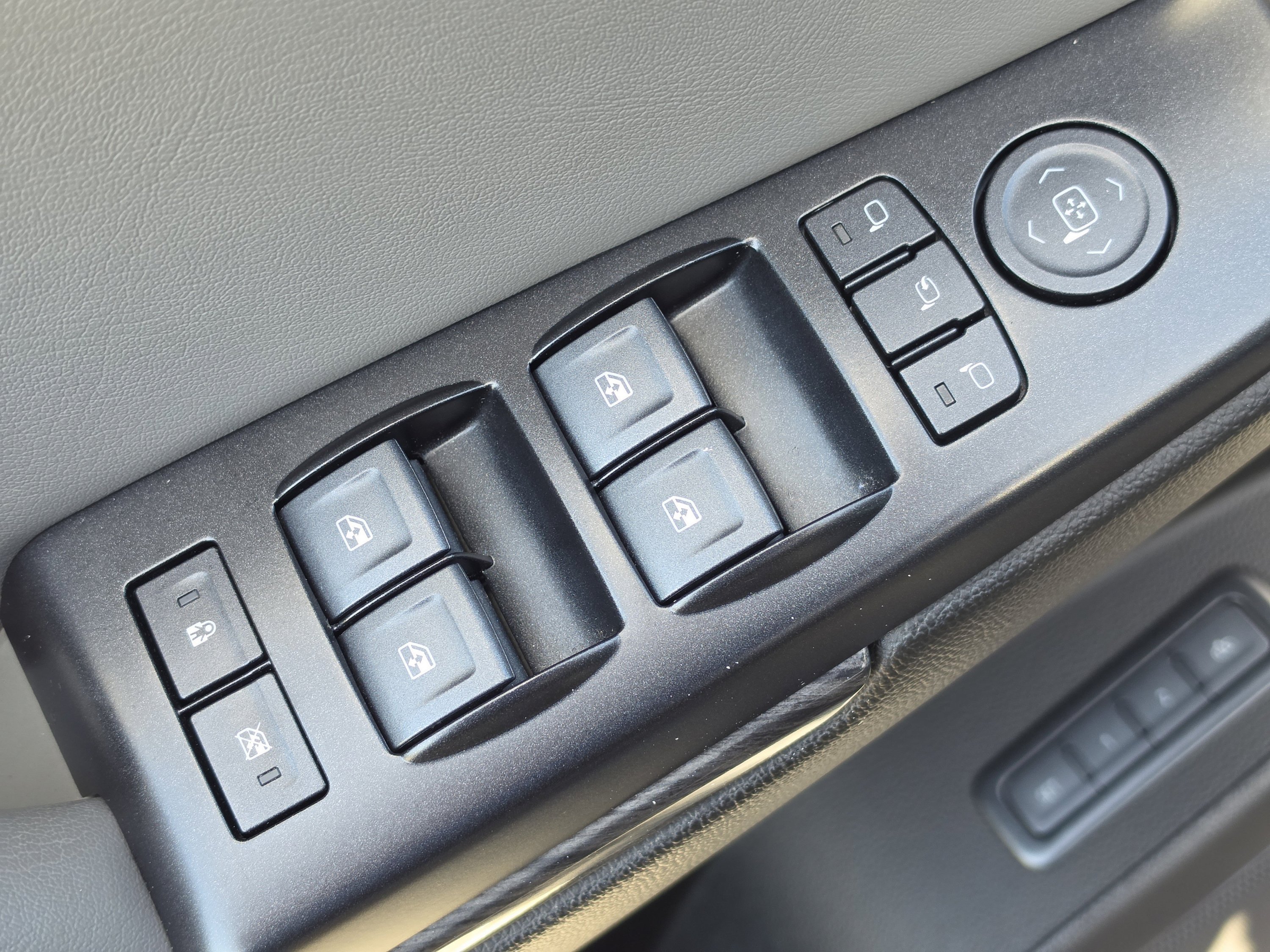 Used 2020 Blue Velvet Metallic Chevrolet LT image 23