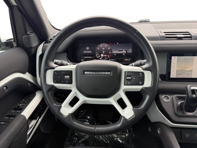 Used 2023 White Land Rover SE image 13