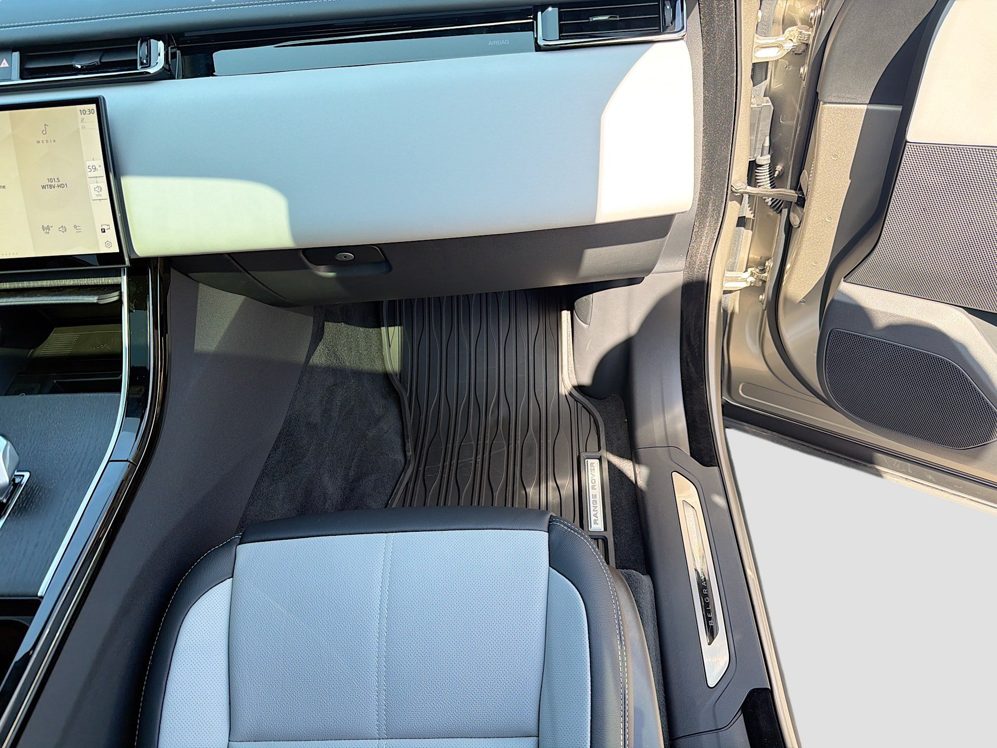 New 2026 Batumi Gold Land Rover Belgravia Edition image 17
