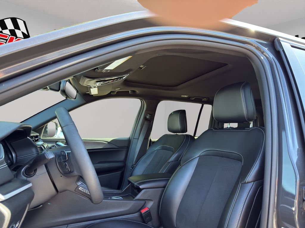 Used 2024 Baltic Gray Metallic Clearcoat Jeep Altitude X image 5