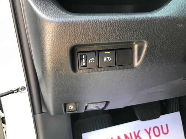 Used 2023 Ice Cap Toyota Hybrid XLE image 15