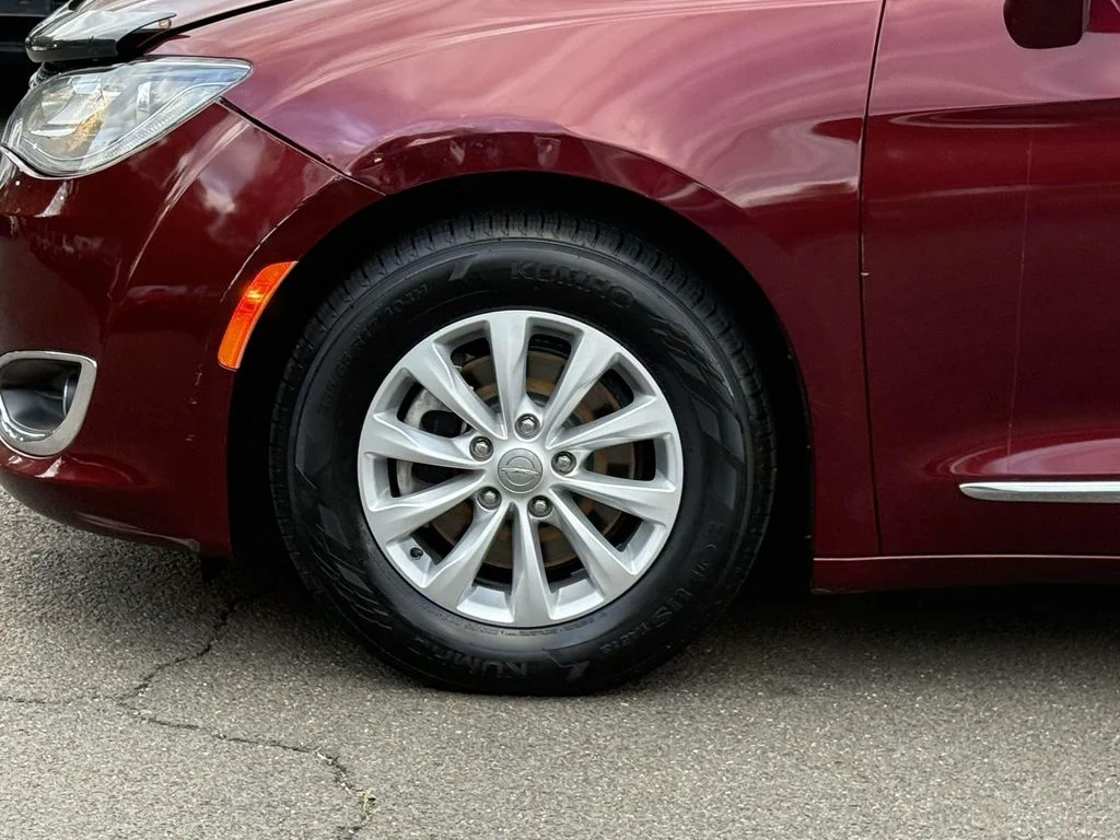 Used 2017 Red Chrysler Touring L image 11