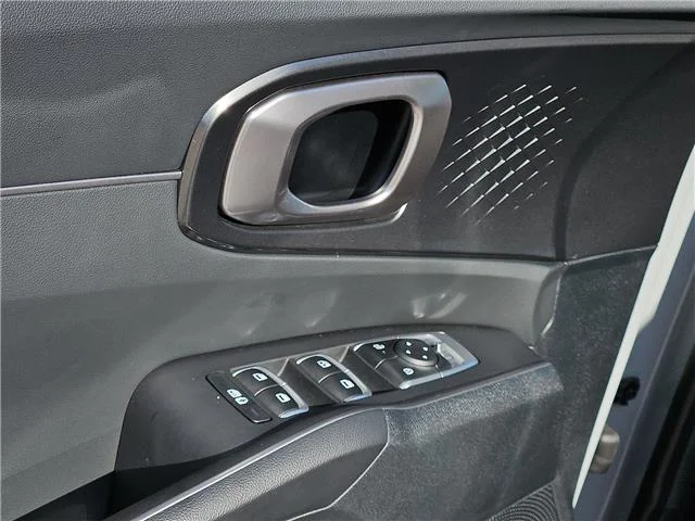 Used 2025 Wolf Gray KIA S Front-Wheel Drive image 11