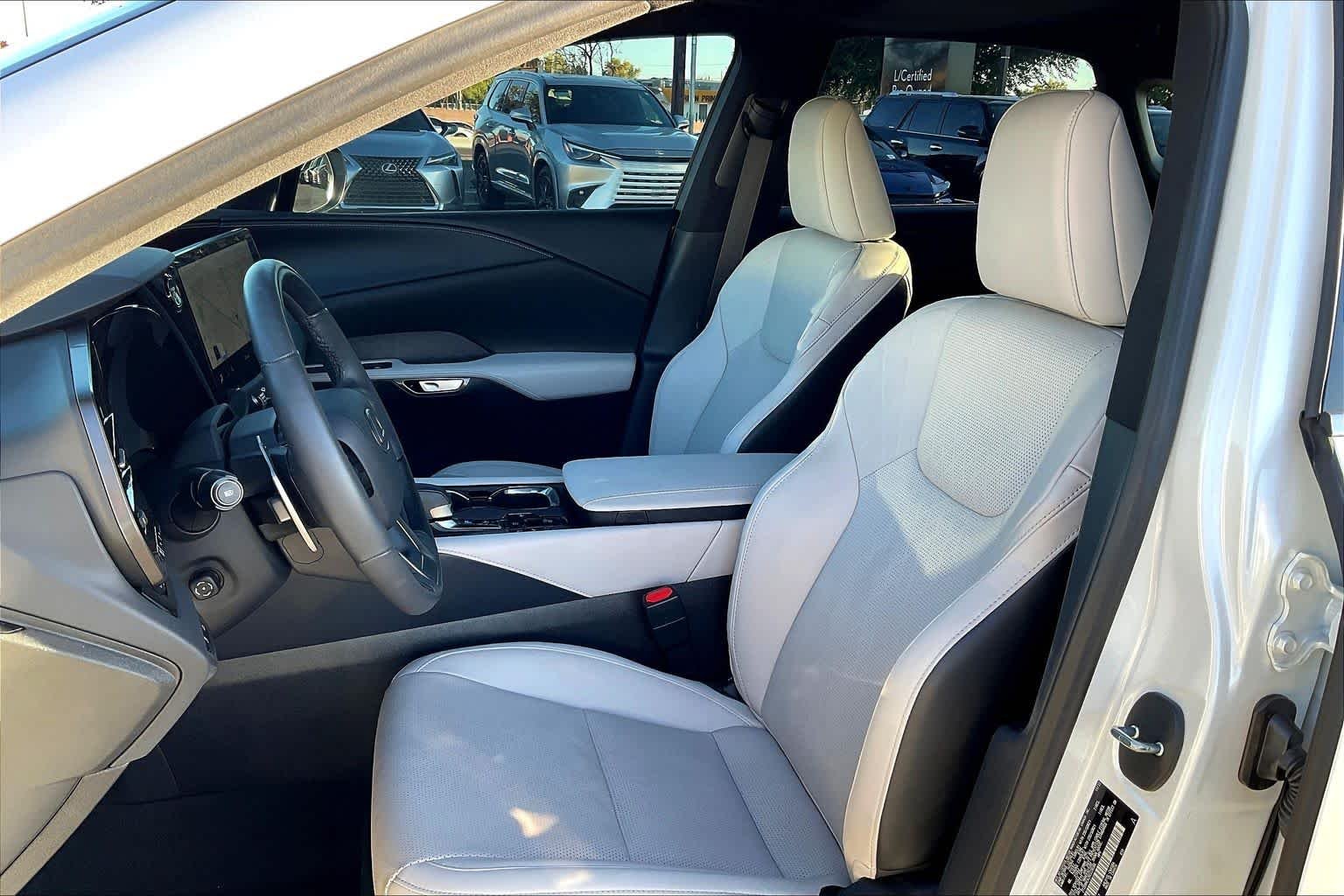 Used 2024 Eminent White Pearl Lexus Premium Plus image 7