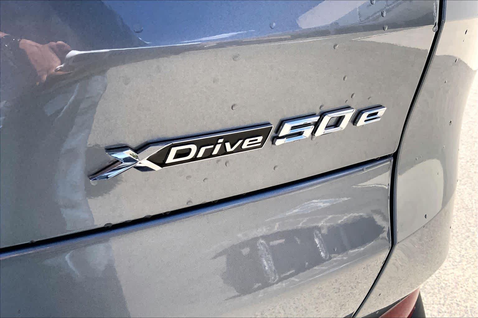 New 2026 Skyscraper Grey Metallic BMW xDrive50e image 15