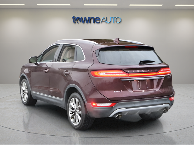 Used 2019 Burgundy Lincoln Select image 5