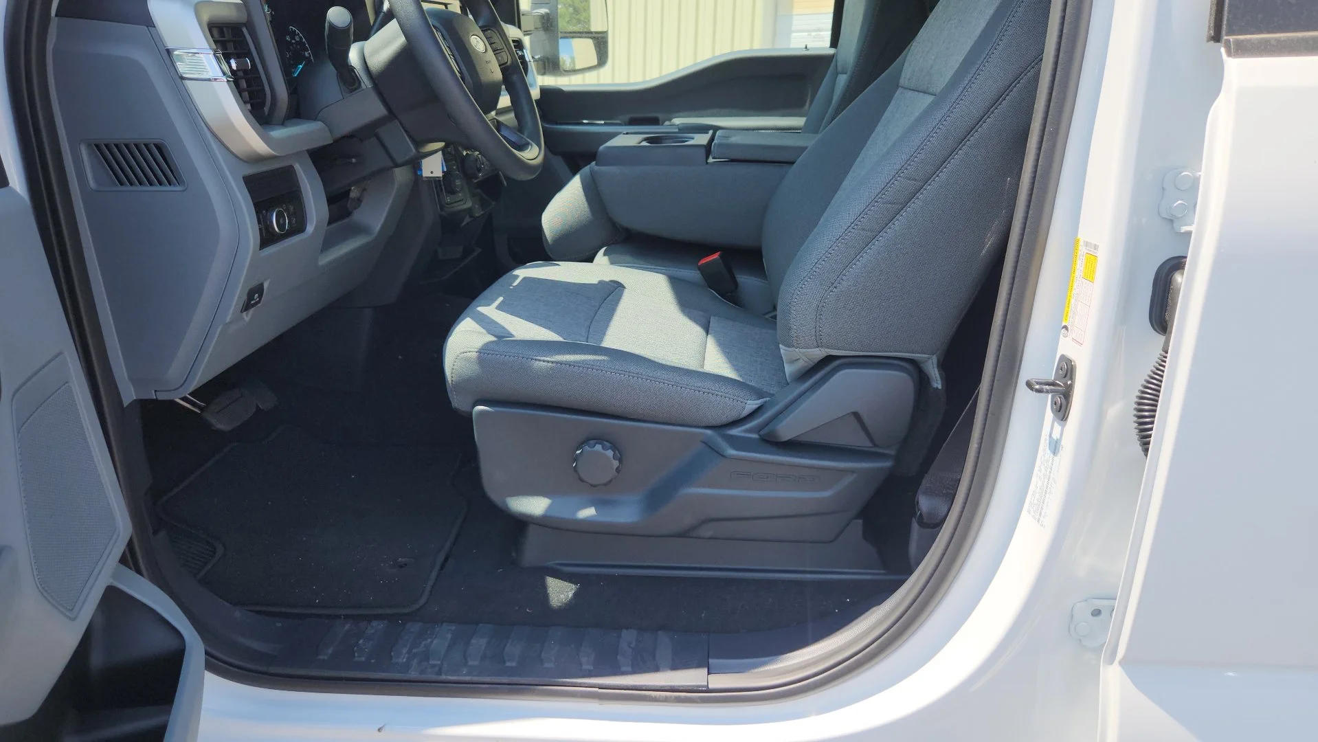 New 2026 Oxford White Ford XL image 13