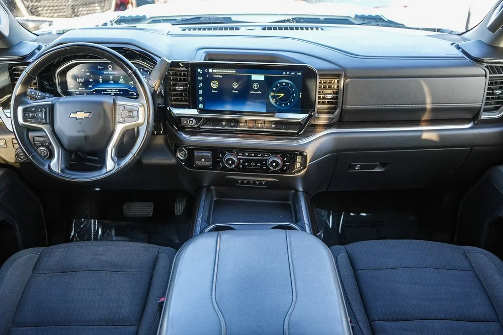 Used 2025 White Chevrolet LT image 13