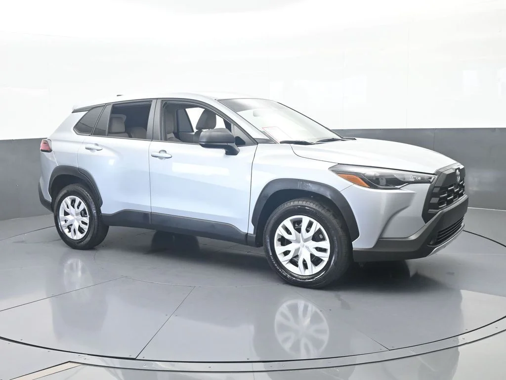2026 Toyota Corolla Cross L - Photo 8