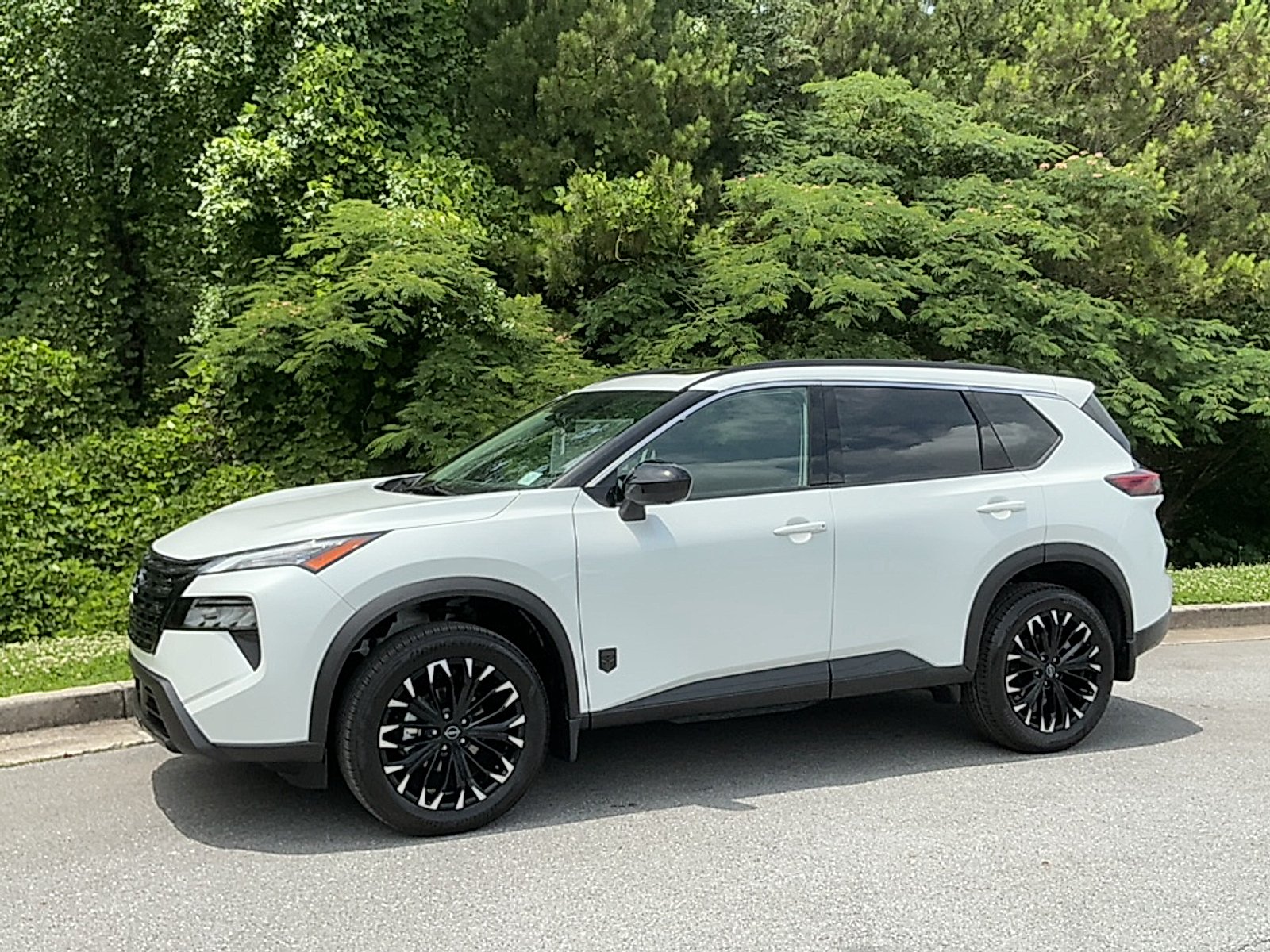 New 2026 Boulder Gray Pearl Nissan SV image 4