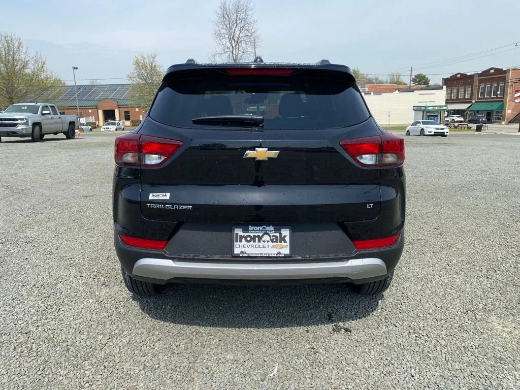 New 2026 Mosaic Black Metallic Chevrolet LT image 4