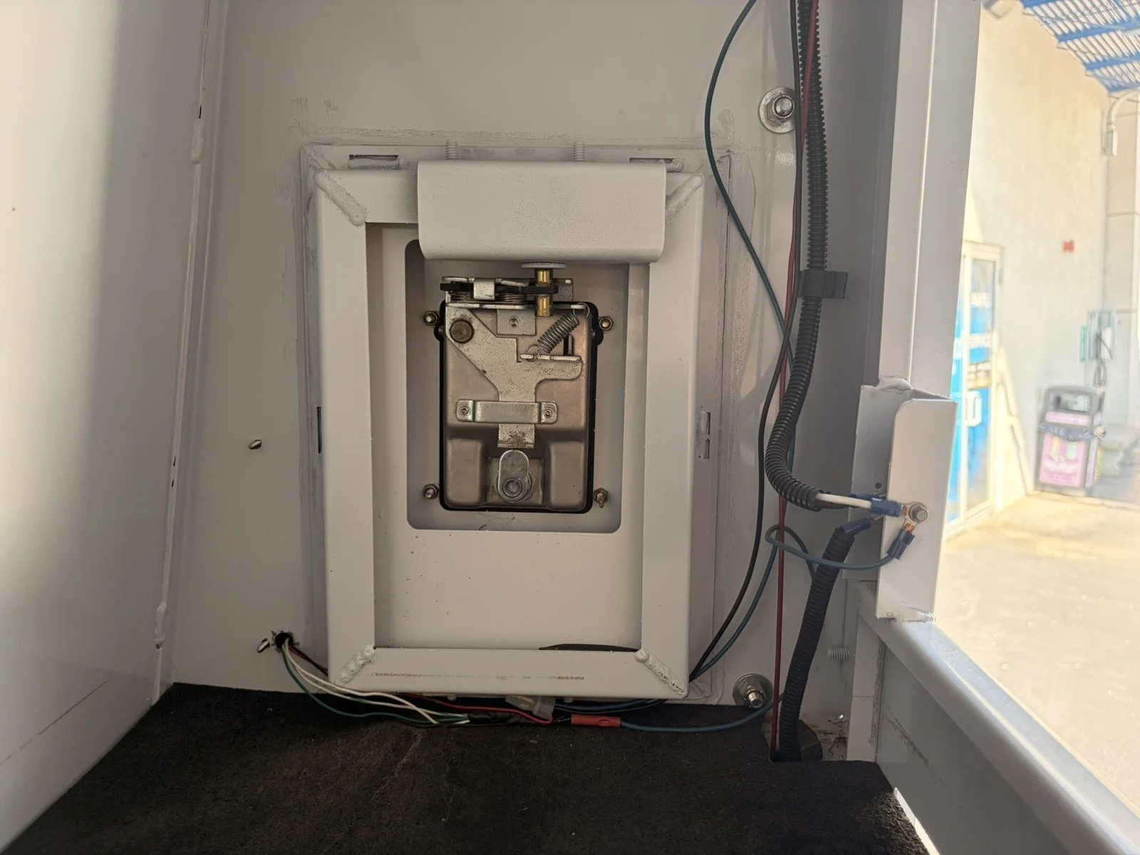Used 2013 White Ford  image 15