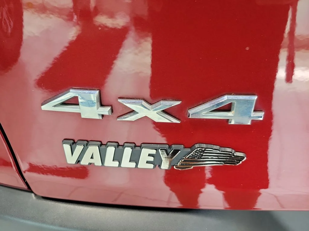 Used 2015 Red Jeep Latitude image 8