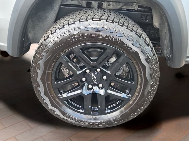 Used 2025 Sterling Gray Metallic Chevrolet Trail Boss image 24