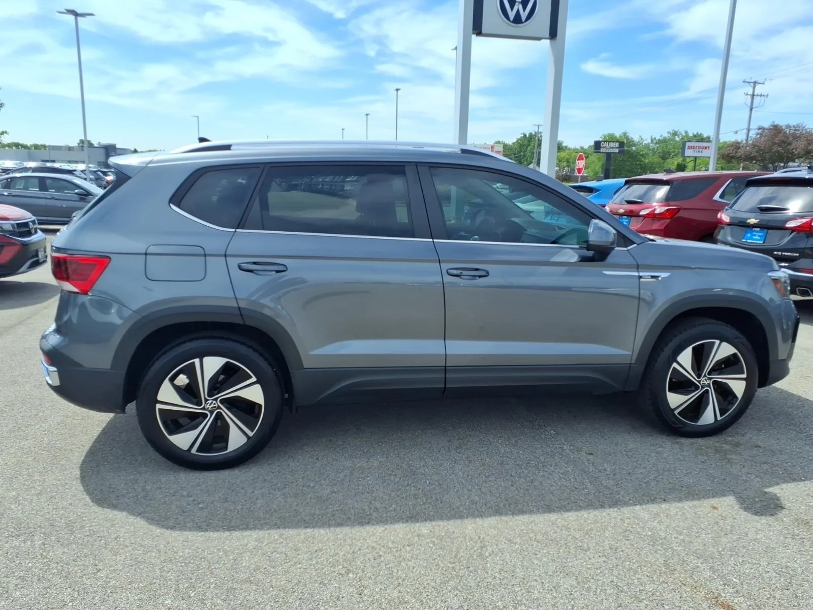 Certified Used 2024 Platinum Gray Metallic (2r2r) Volkswagen SE 4Motion image 8